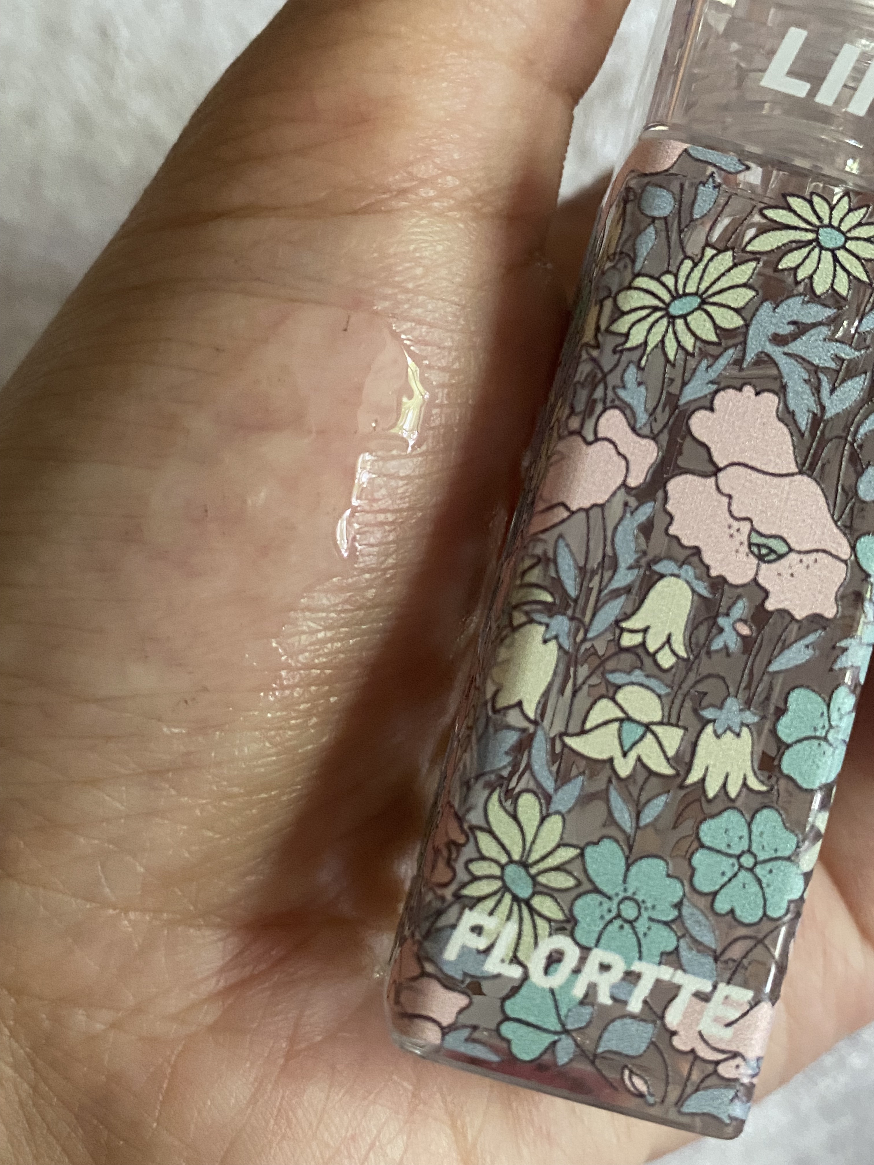 FLORTTE グラデーション リップグロスのクチコミ「7sGood購入品紹介。フロレットのリップグロスを紹介します！以前紹介した青いラメが入ったグロ.....」（3枚目）