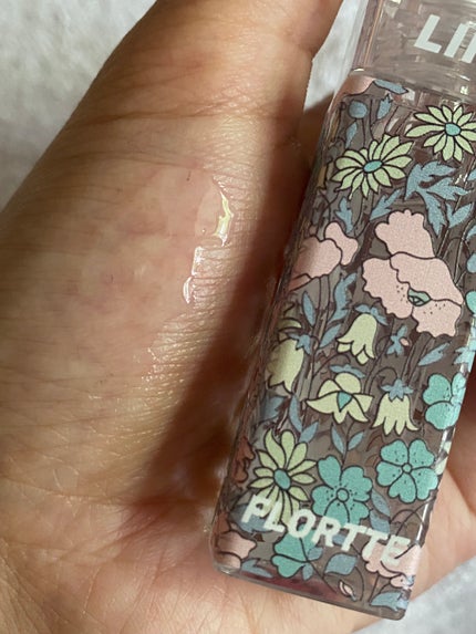 FLORTTE グラデーション リップグロスのクチコミ「7sGood購入品紹介。フロレットのリップグロスを紹介します!以前紹介した青いラメが入ったグロ.....」(3枚目)