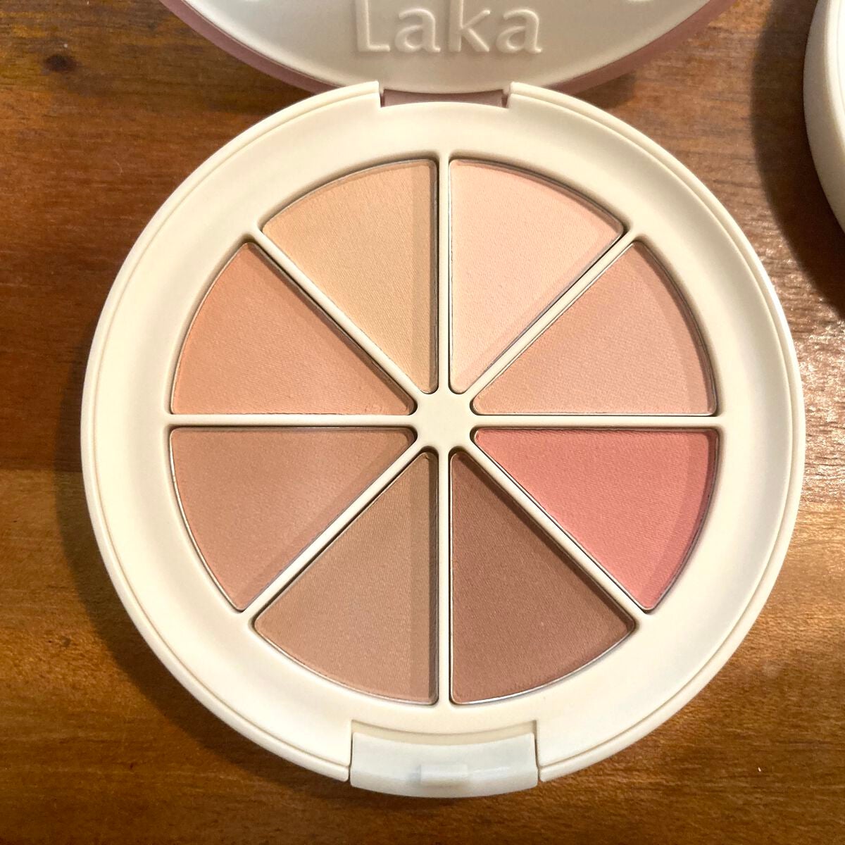 ミドルトーンアイシャドウコレクターパレット/Laka/アイシャドウパレットを使ったクチコミ(2枚目)