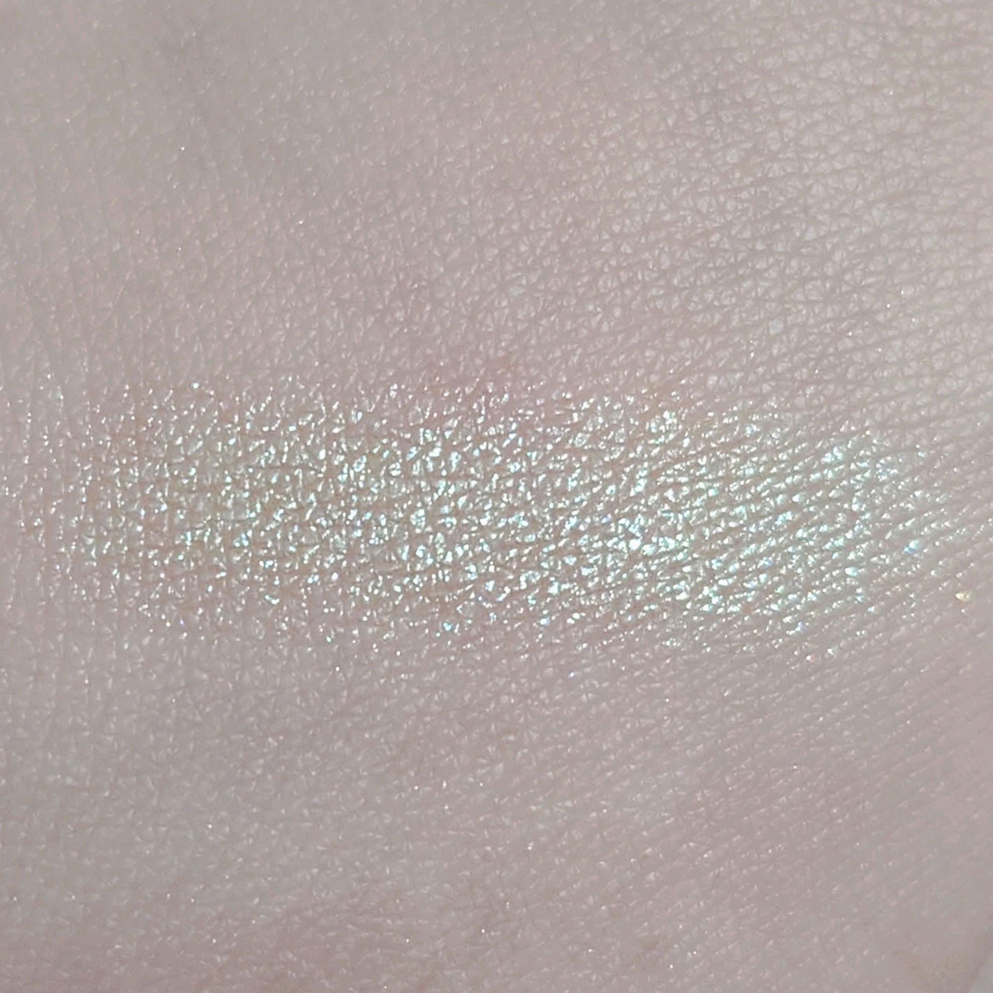 リュクスアイシャドウ L30 コスミック(リッチ スパークル)/BOBBI BROWN/単色アイシャドウを使ったクチコミ（2枚目）