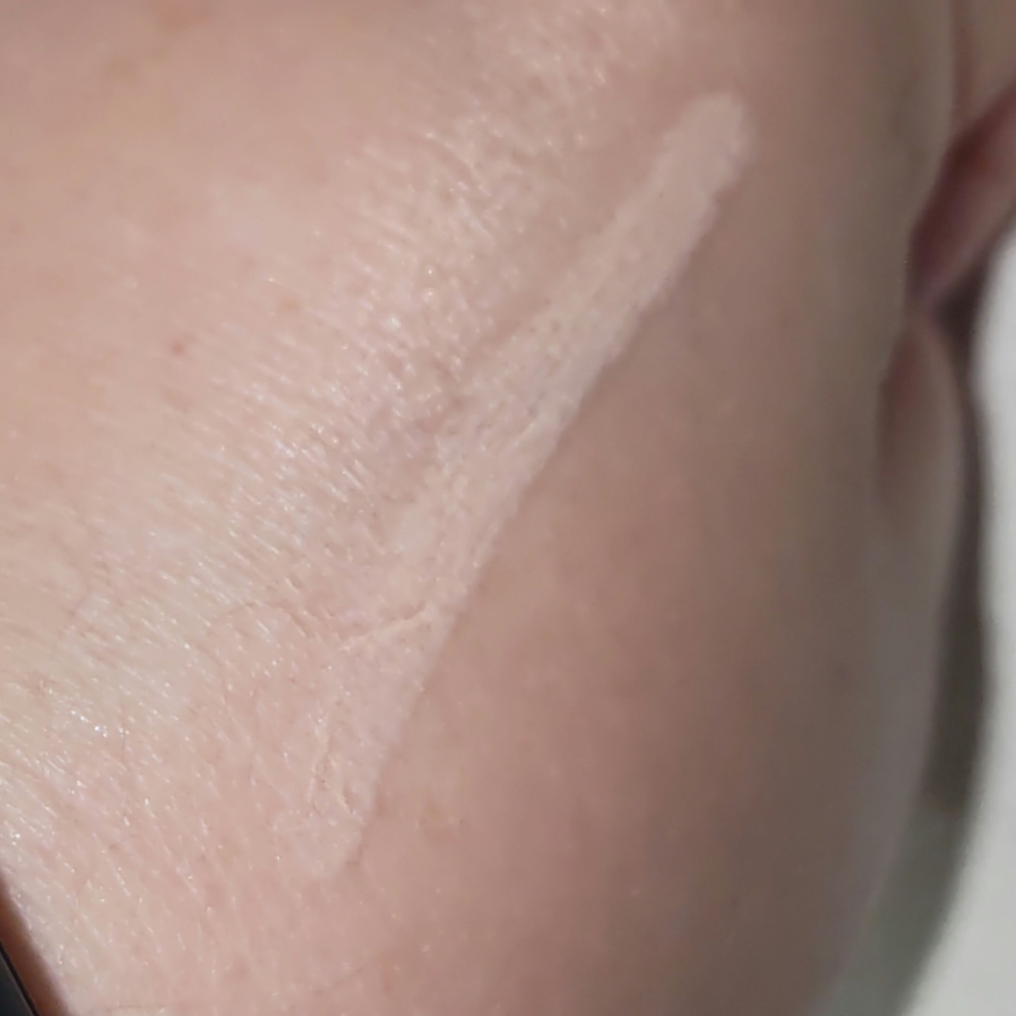 DAISO ＆. ポイントカバーAのクチコミ「涙袋に良いかも！
こちらはDAISOで購入した、＆. ポイントカバーA01aライトオークルのレ.....」（3枚目）