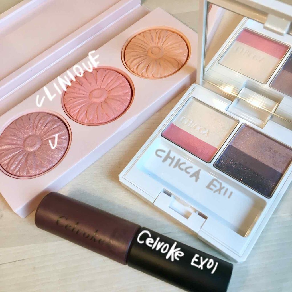 フローレスグロウ リッドテクスチャー アイシャドウ EX11 ハギングプードル/CHICCA/アイシャドウパレットを使ったクチコミ（1枚目）