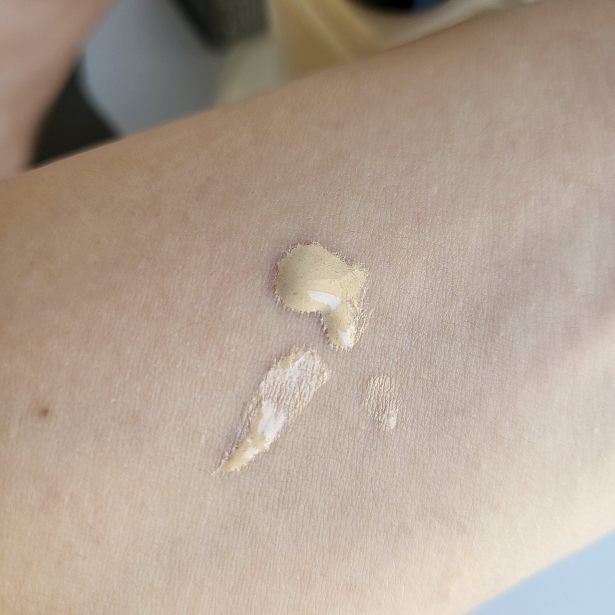 スキンレゾネート リキッドファンデーション/Celvoke/リキッドファンデーションを使ったクチコミ（3枚目）