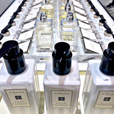 Jo MALONE LONDON ミルラ ＆ トンカ コロン インテンスのクチコミ「 
新しく手に入ったミルラ＆トンカは
#ジョーマローン からの
バースデープレゼント


誕生.....」（1枚目）