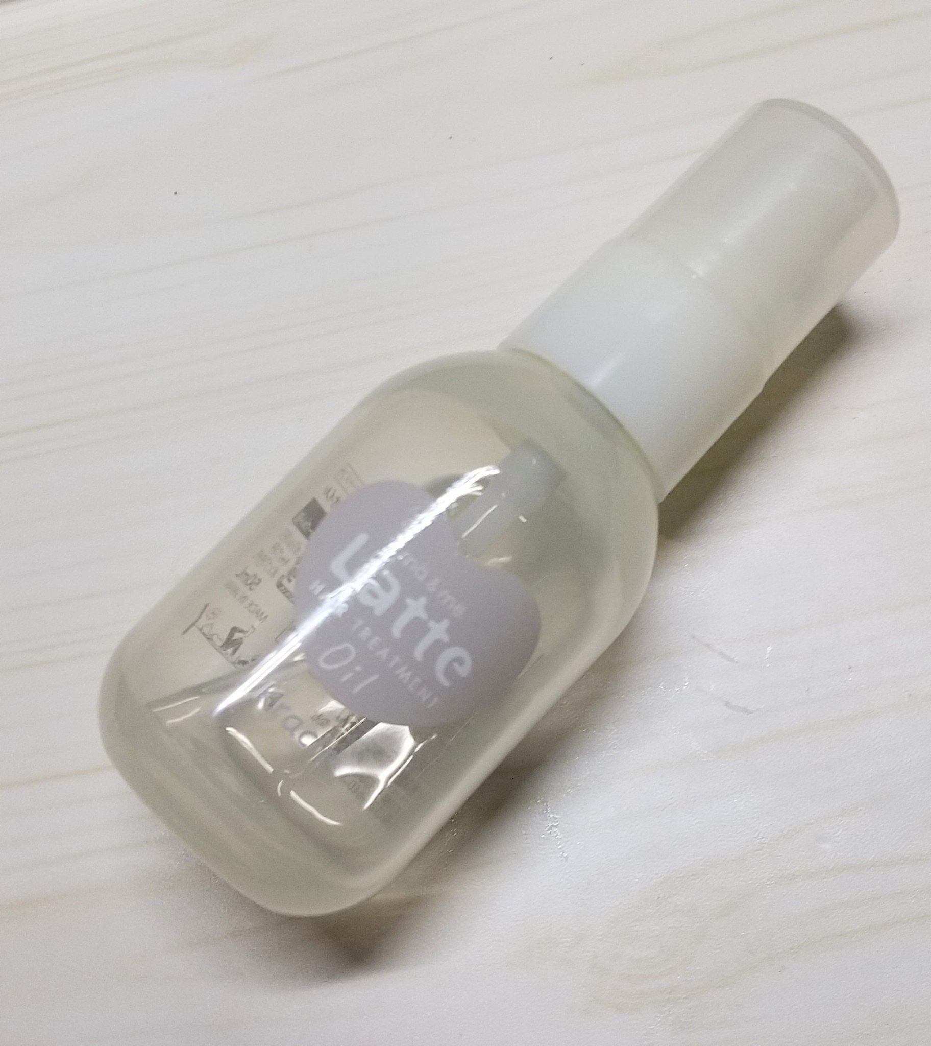 かなり愛用しているヘアオイル🤗♥️
残量が少なくなってきたので、他のヘアオイル試してみようか検討中〜🙄

これはかなりしっとり仕上がって髪のパサパサ感、ボサボサ感も落ち着かせてくれる(* ॑꒳ ॑*)✨
つけすぎなければギトギトにならな