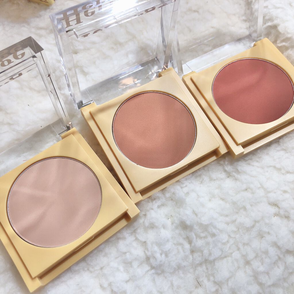 MERZY ザ  ヘリテージ  チークのクチコミ「ムラなく均等に色づく自然な血色感☺️❤
微粒子パウダーが密着！ヨレにくく1日キープ👍✨



.....」（2枚目）