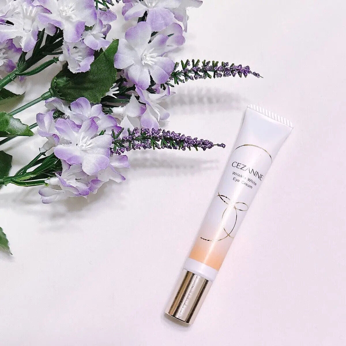 アイクリームは朝と夜どっちに塗るべき?塗り方や朝用のおすすめアイテム12選も紹介のサムネイル