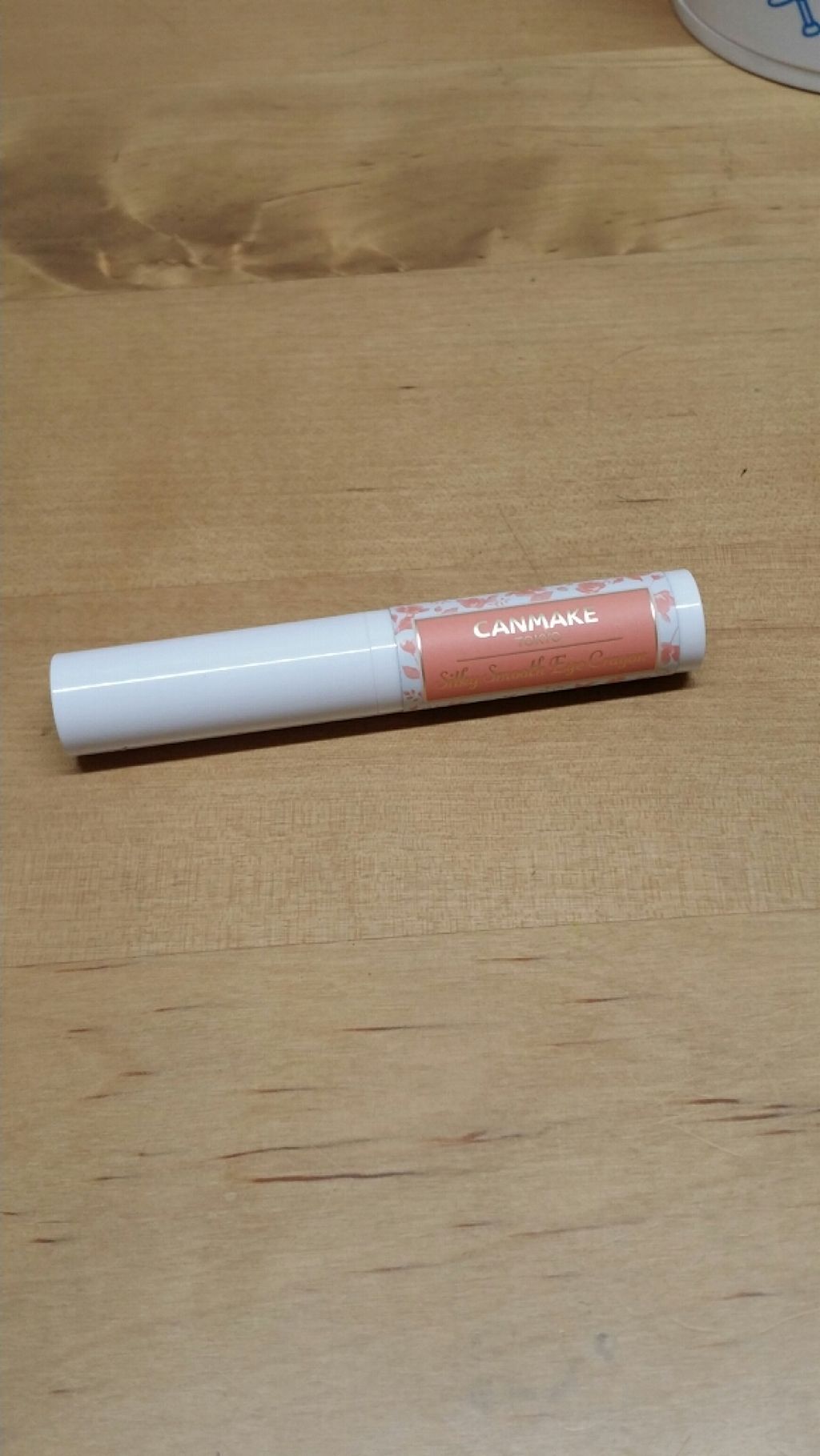 ポニーテール on LIPS 「CANMAKEのシルキースムースアイクレヨン02の商品です(^..」(1枚目)