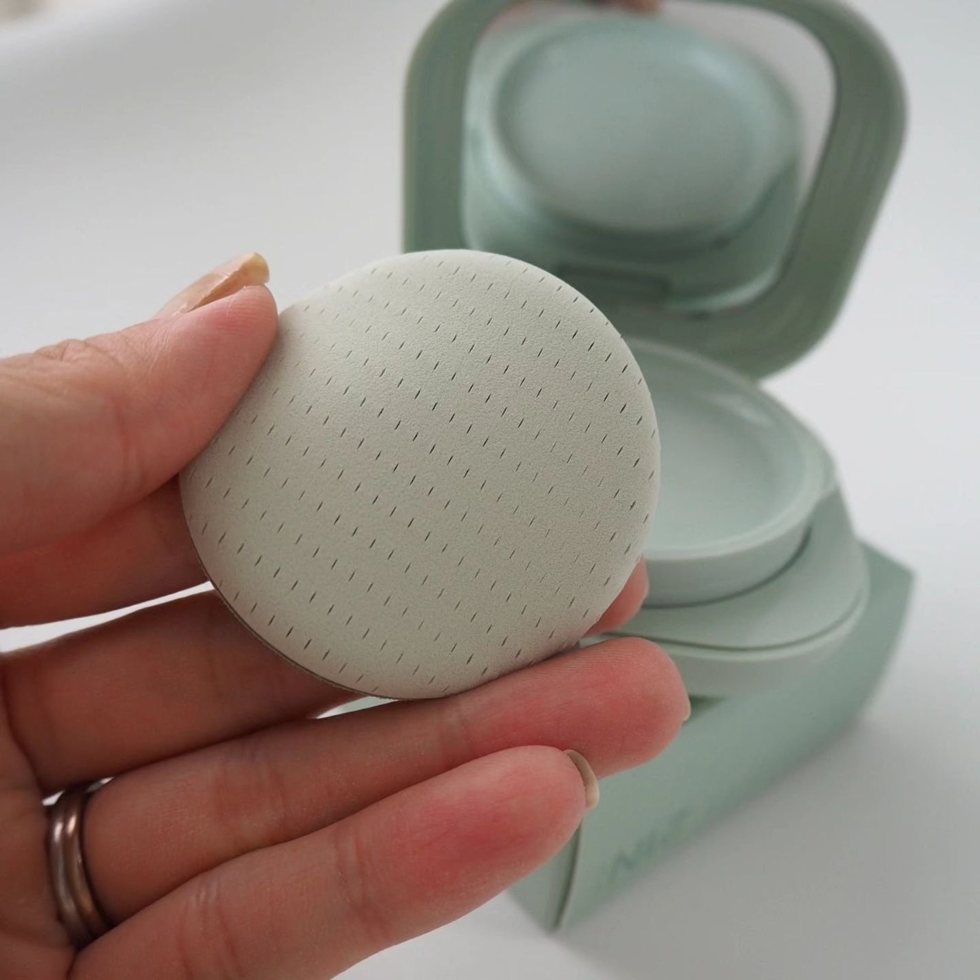 ネオクッション マット/LANEIGE/クッションファンデーションを使ったクチコミ(3枚目)