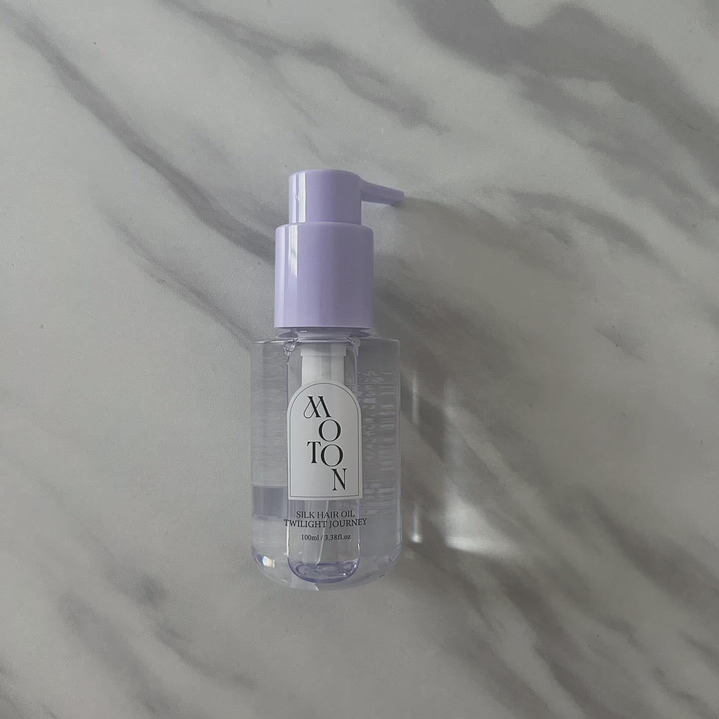 MOTON MOTON シルクヘアオイル トワイライトジャーニーのクチコミ「
MOTON　シルクヘアオイル
トワイライトジャーニー

香水のような贅沢な香りをふんわり纏う.....」（1枚目）