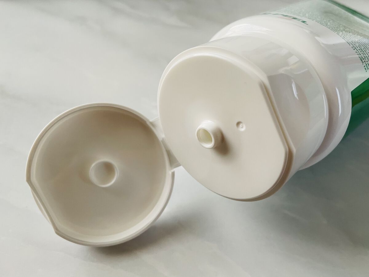 MEDIPEEL グリーンシカコラーゲンクリアのクチコミ「| メディピール |

グリーンシカコラーゲンクリア

300mlと大容量な洗顔料で、
少量で.....」（2枚目）