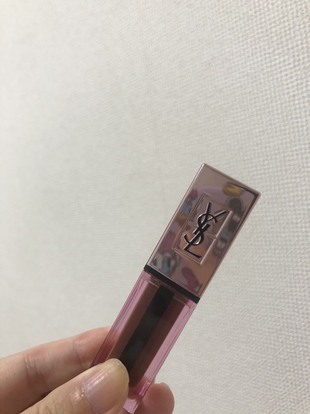 買ったモノ〜！

イヴ・サンローラン　
ルージュピュールクチュールヴェルニウォーターグロウ
No.211 トランスグレッシブカカオ

新商品にも関わらずコロナで生産終了のリップ。
呪文みたいだ🦍
どうせ無いよね🥺と思いつつ公式オンライン