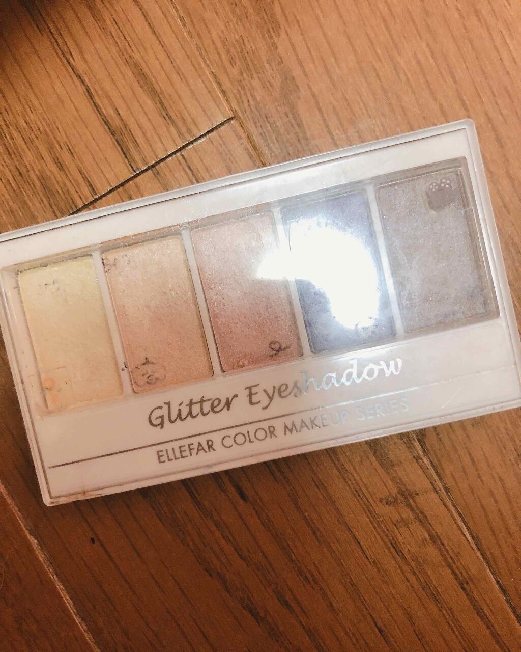 エルファー グリッターアイシャドウ/DAISO/アイシャドウパレットを使ったクチコミ（1枚目）