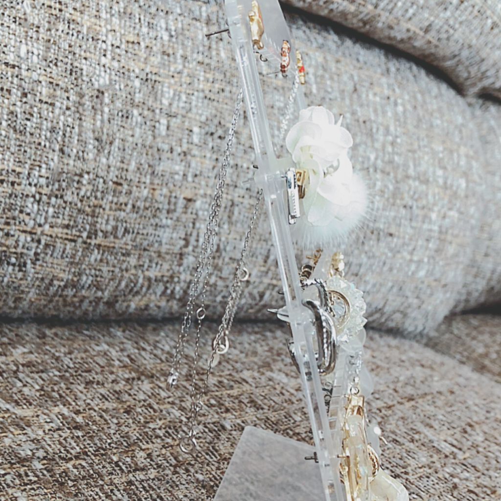 らーめん on LIPS 「アクセサリー収納見直しました🧚🏻♀️DAISOのピアススタン..」(2枚目)