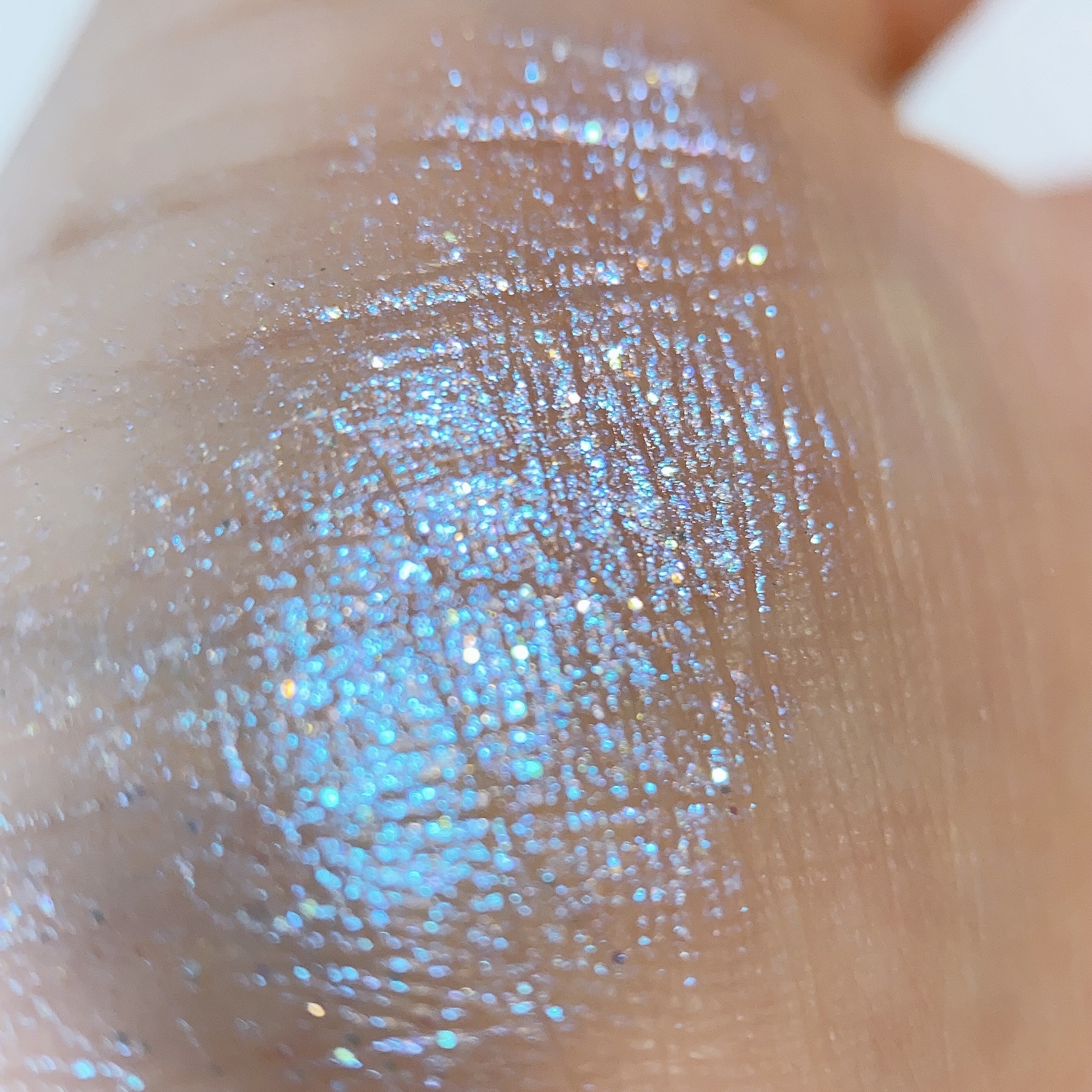 ダズルシャドウ リキッド/M・A・C/リキッドアイシャドウを使ったクチコミ（3枚目）