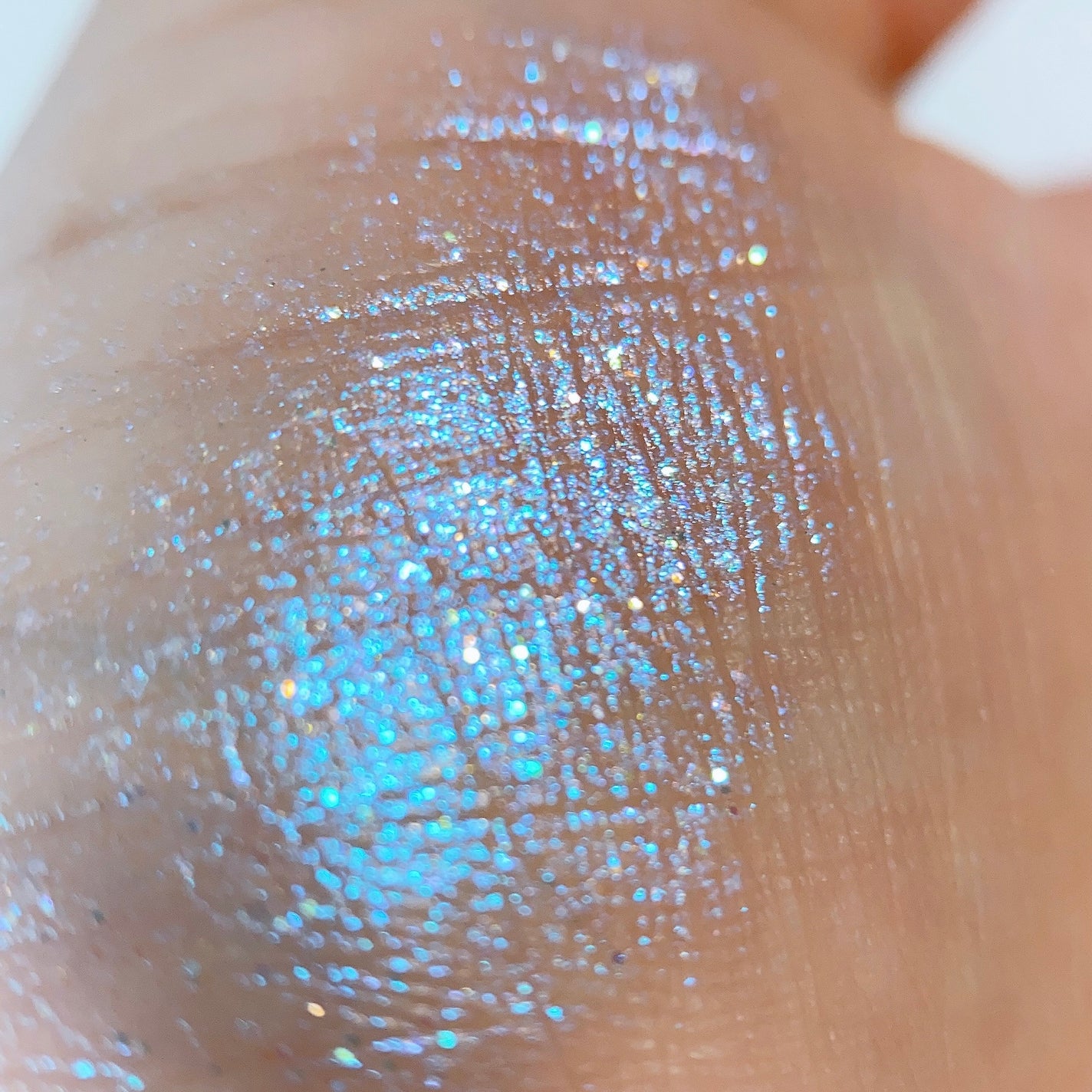 ダズルシャドウ リキッド/M・A・C/リキッドアイシャドウを使ったクチコミ(3枚目)