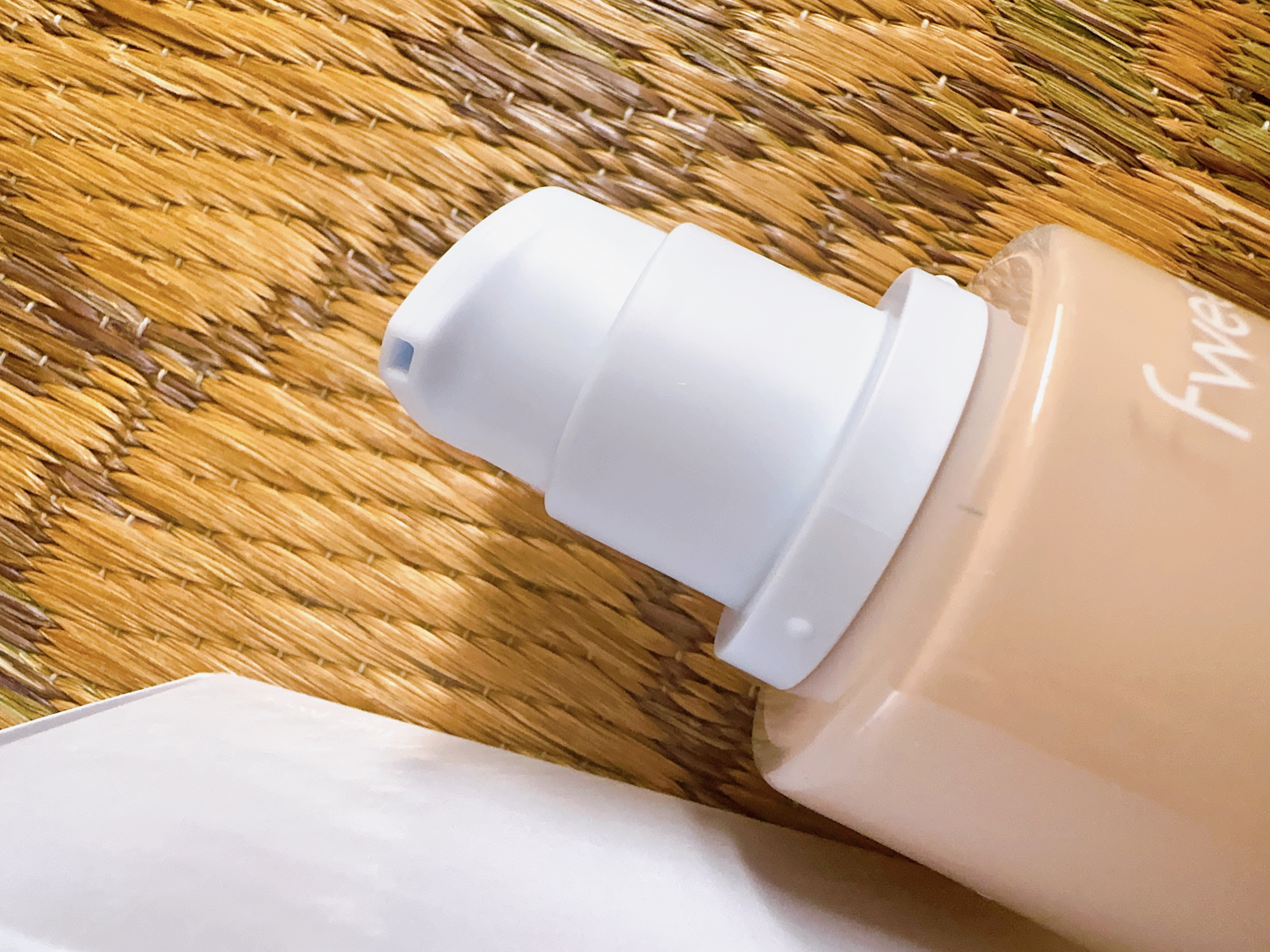 フィーファンデーションガラス/fwee/リキッドファンデーションを使ったクチコミ（2枚目）