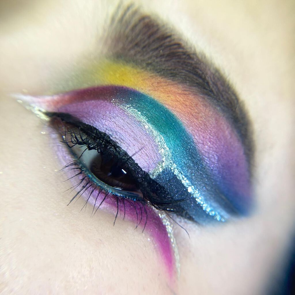 ぴぴ on LIPS 「久しぶりにカラフルメイク💪✨しつこく目のせてごめん🤣🤣🤣手..」(3枚目)