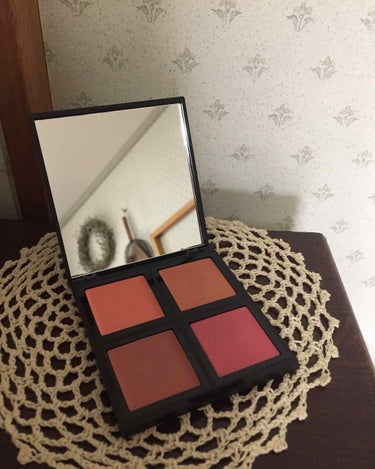 e.l.f. cream blush palette soft
クリームブラッシュパレット ソフト

ベージュ、コーラル、ローズ。オールシーズン使えます。今春はオレンジ、コーラルメイクが流行りなのかな。