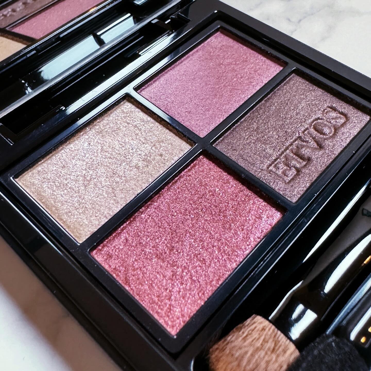 ミネラルクラッシィシャドー メロウガーネット（限定色）/エトヴォス/アイシャドウパレットを使ったクチコミ（1枚目）