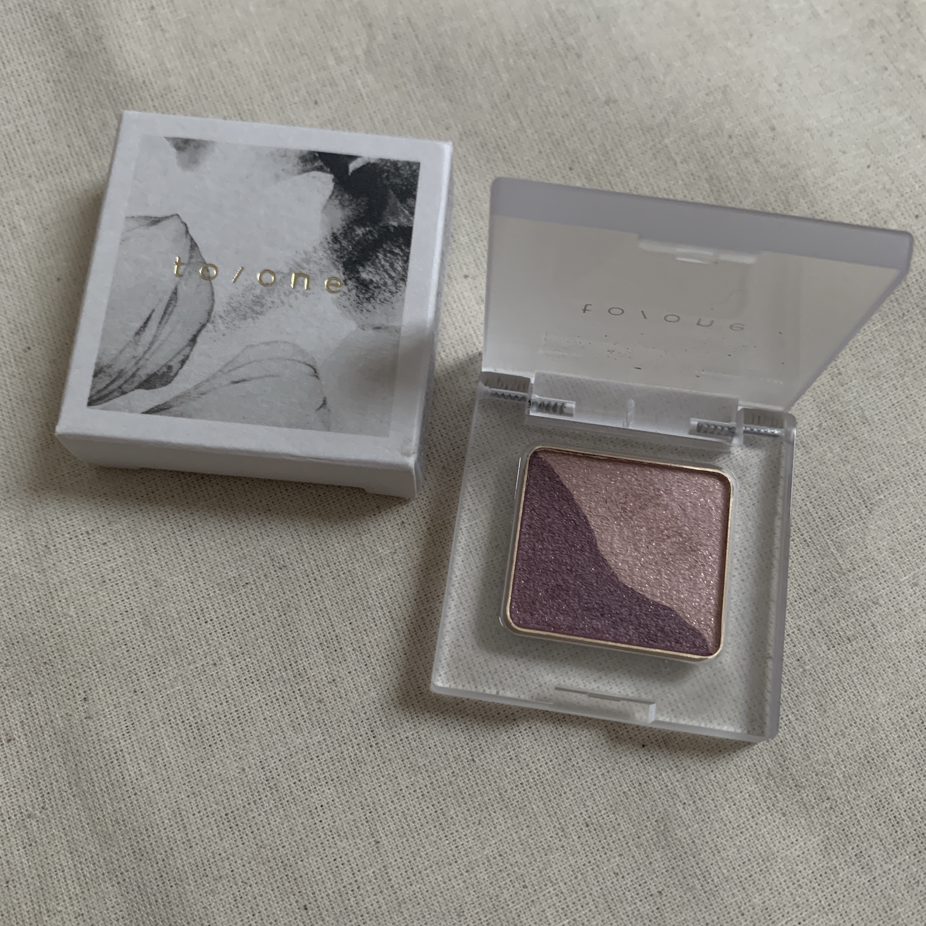 トーン ペタル アイシャドウ 12:ピンキッシュローズ/to/one/アイシャドウパレットを使ったクチコミ（2枚目）