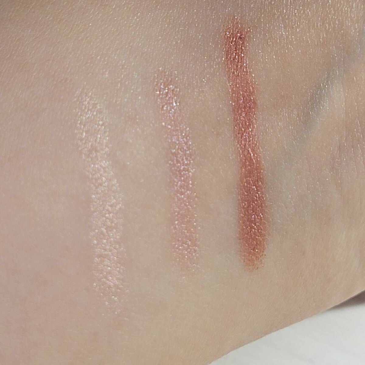 ローズグロウ リフレクションズ キャビアスティック トリオ/ローラ メルシエ/スティックアイシャドウを使ったクチコミ(2枚目)
