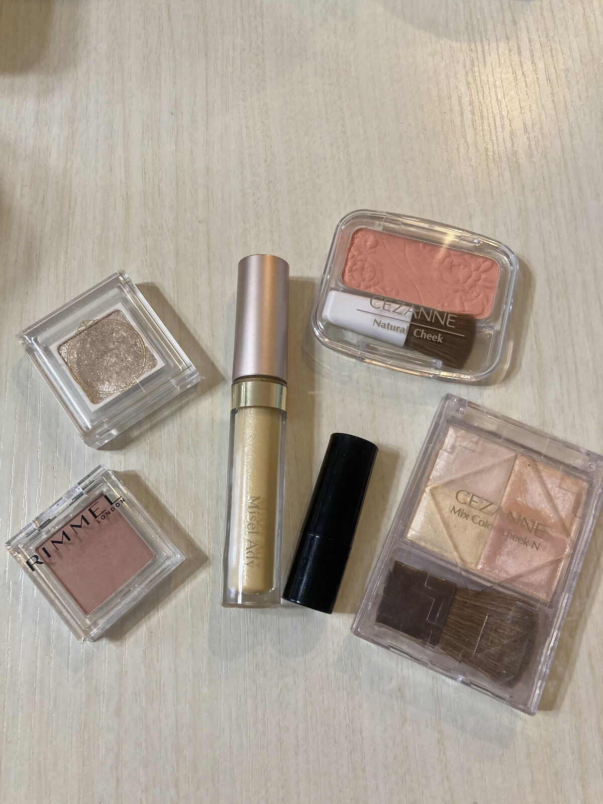 ワンダー キューブ アイシャドウ マット/リンメル ロンドン/単色アイシャドウを使ったクチコミ（1枚目）