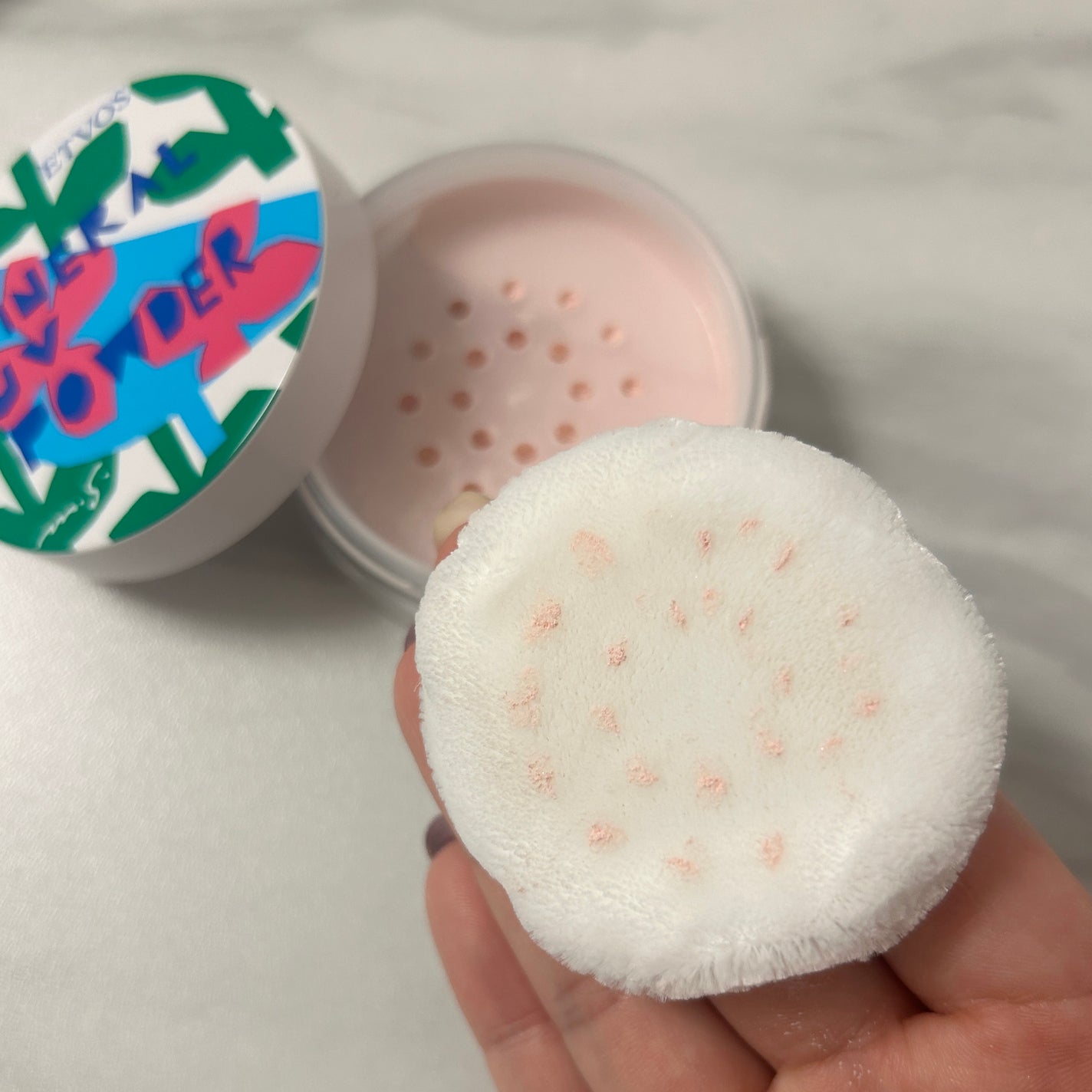 ミネラルUVパウダー/エトヴォス/ルースパウダーを使ったクチコミ(4枚目)