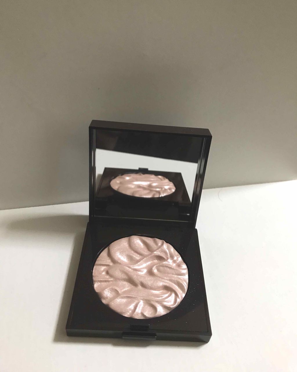 フェイスイルミネーター/ローラ メルシエ/パウダーハイライトを使ったクチコミ（1枚目）