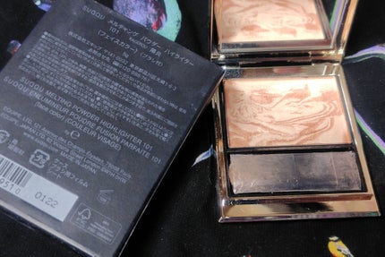 メルティング パウダー ハイライター/SUQQU/パウダーハイライトを使ったクチコミ(1枚目)