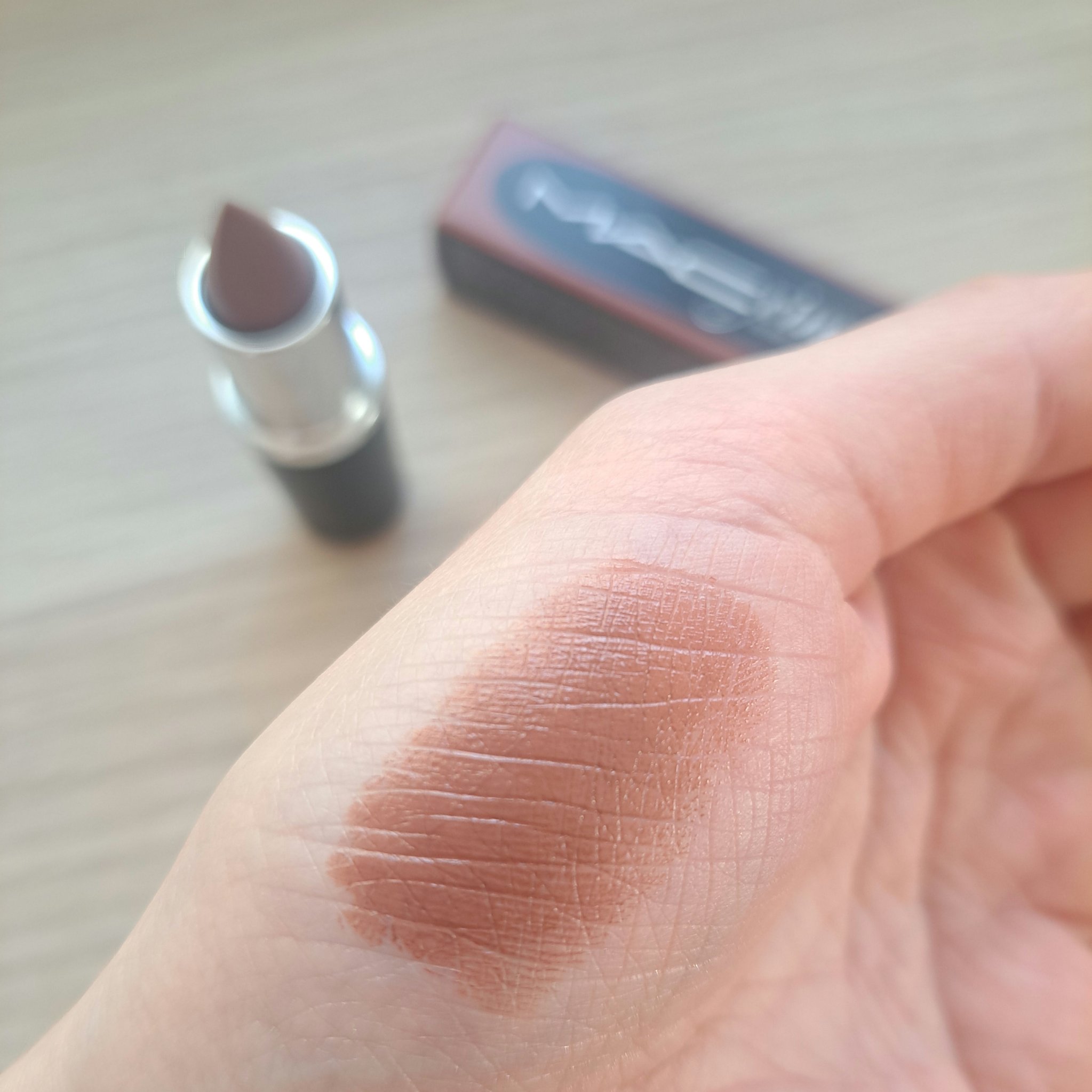 マキシマル スリーク サテン リップスティック 807 トゥルース ビー アントールド/M・A・C/口紅を使ったクチコミ（2枚目）