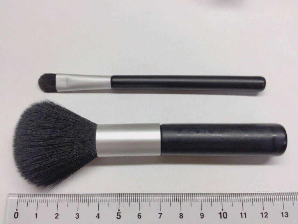 春姫 アイシャドウブラシ/DAISO/メイクブラシを使ったクチコミ（3枚目）