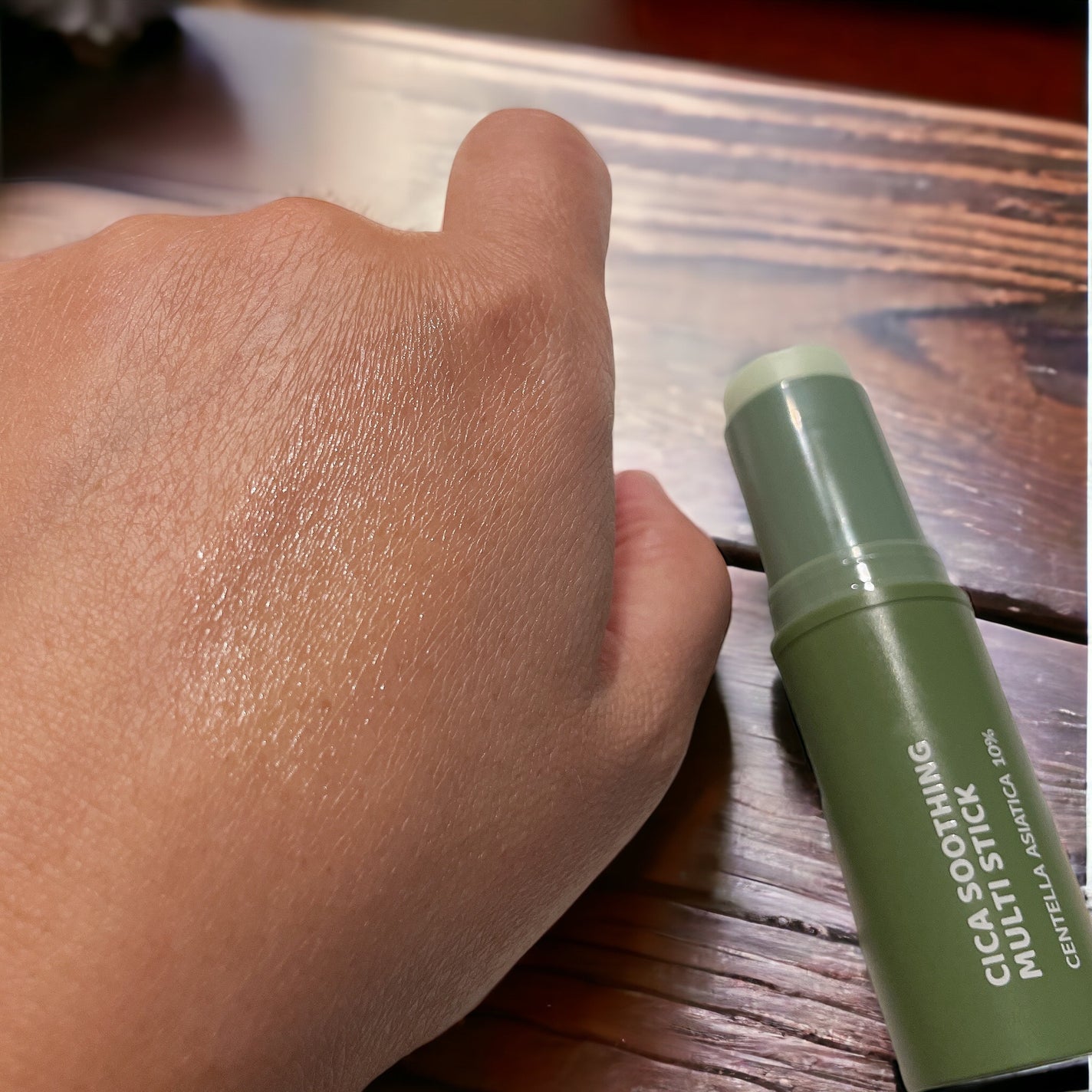 シカスージングスティック/TAGA/フェイスバームを使ったクチコミ(3枚目)