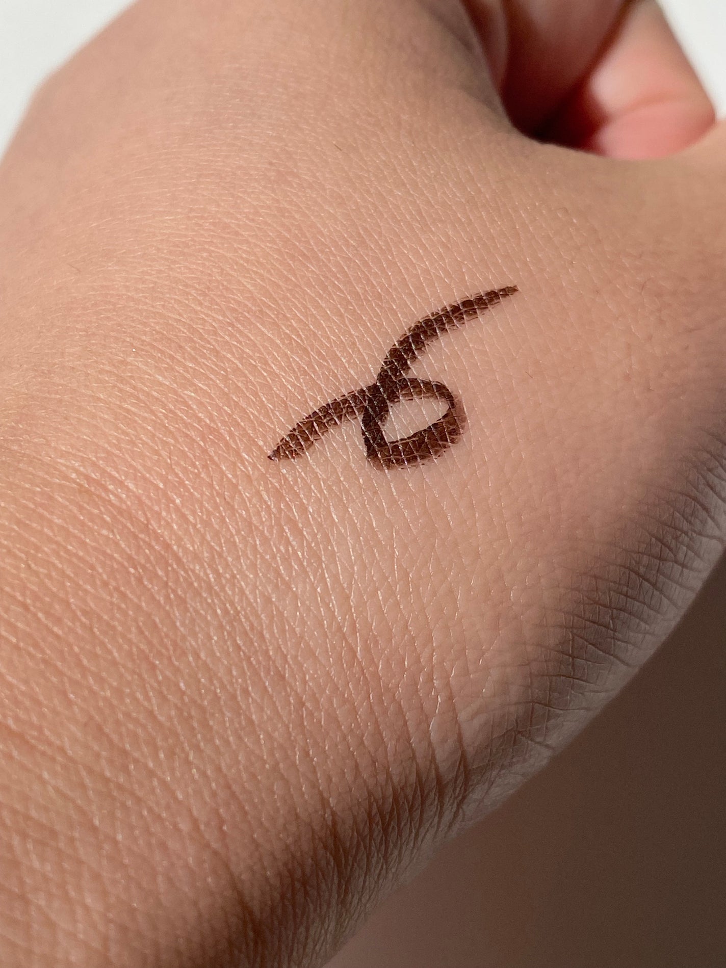 スキルレスライナー/LUMIURGLAS/リキッドアイライナーを使ったクチコミ(4枚目)