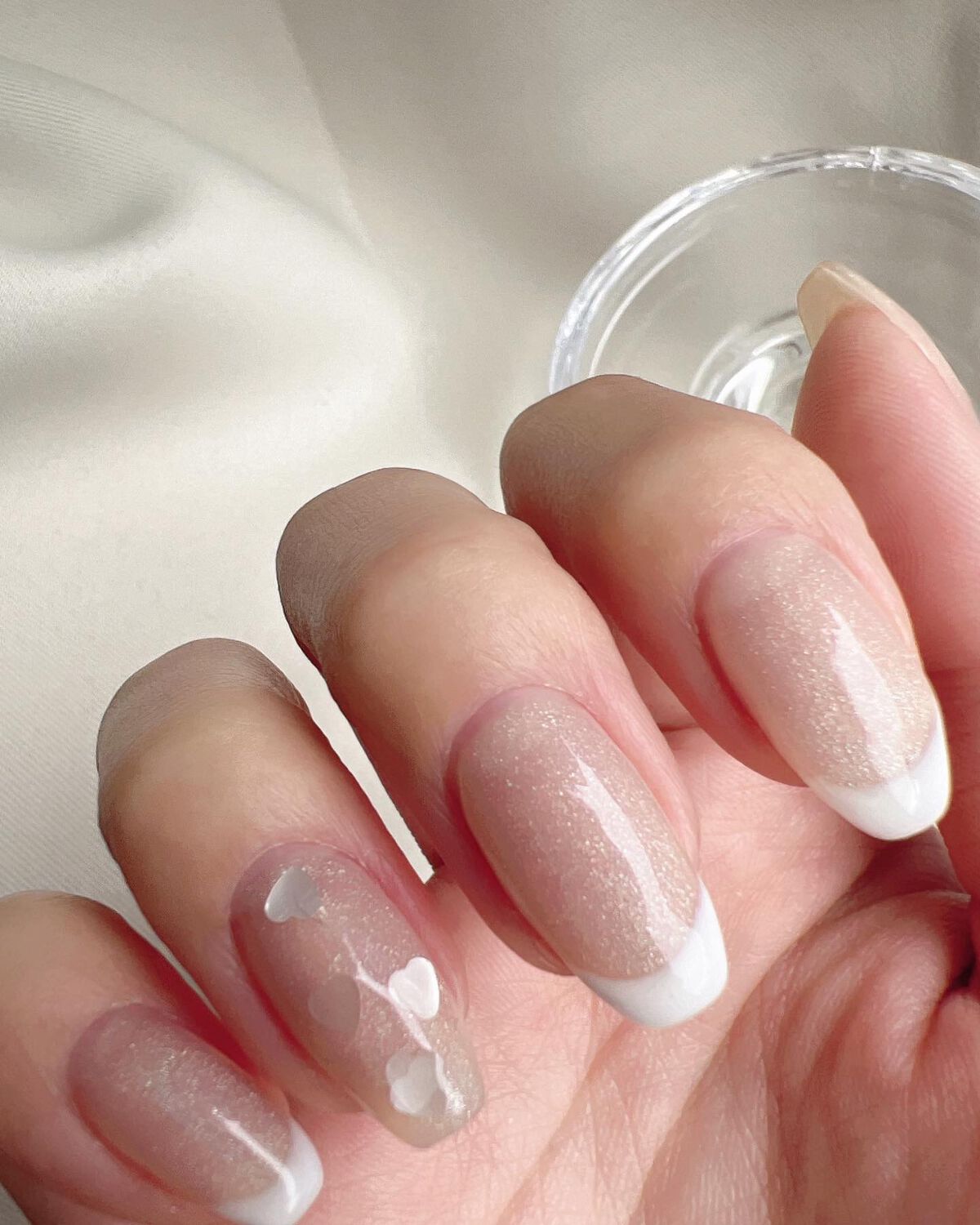 mai🍑フォロバ100% on LIPS 「➓月のネイル🥖🪩🤍🤍🤍ユニコーンラメベースのホワイトフレンチ!..」(4枚目)