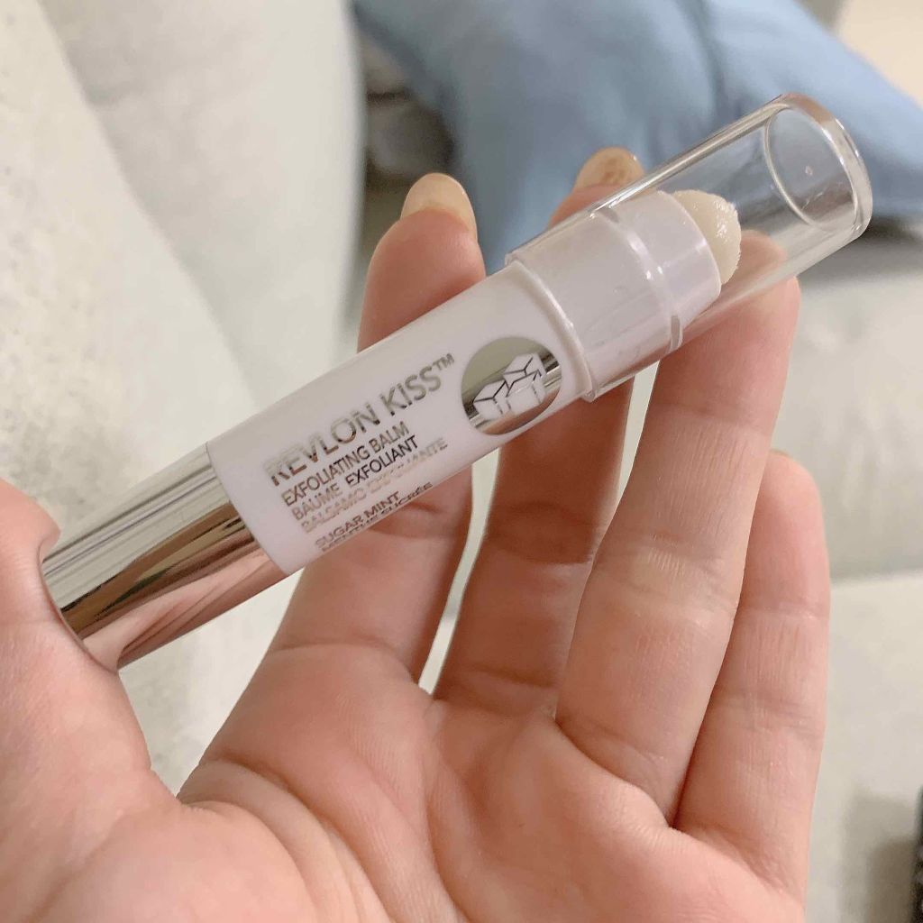 レブロンのキス シュガースクラブ
ちょっとスーッとした香りがするバーム
結構ザラザラしたスクラブなので荒れてる時は使わないほうがよさそう！

スティックタイプで使いやすいし、塗った後すっと馴染んでしっとりします！
そしてシュガーだからちょっ