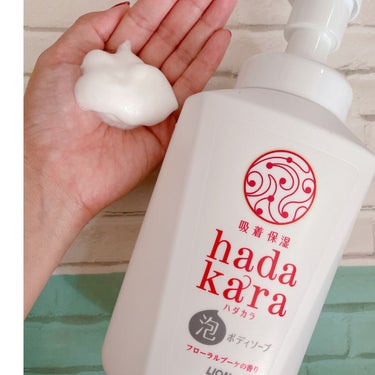 hadakara ボディソープ 泡で出てくるタイプ  フローラルブーケの香り 本体大型サイズ825ml/hadakara/ボディソープを使ったクチコミ（2枚目）