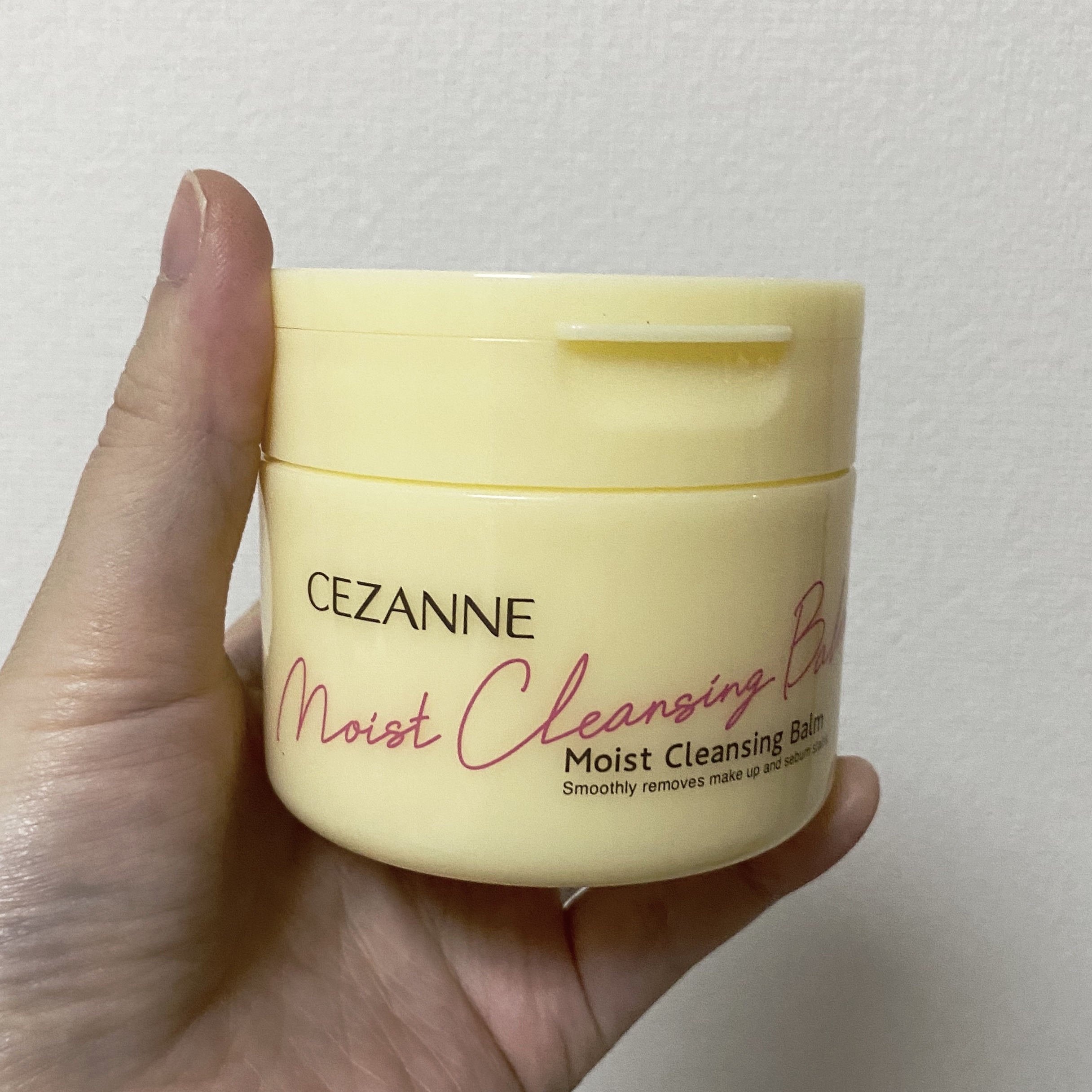 ついに買ってしまった！
良い良い聞くので
#CEZANNE #うるオフクレンジングバーム

使用感
洗い残りもツッパリも感じない好感触！！
ラベンダー臭がしっかりしてる。
ラベンダーのオイルのおかげなのか保湿力は🤔
顔に塗って溶けるまでの