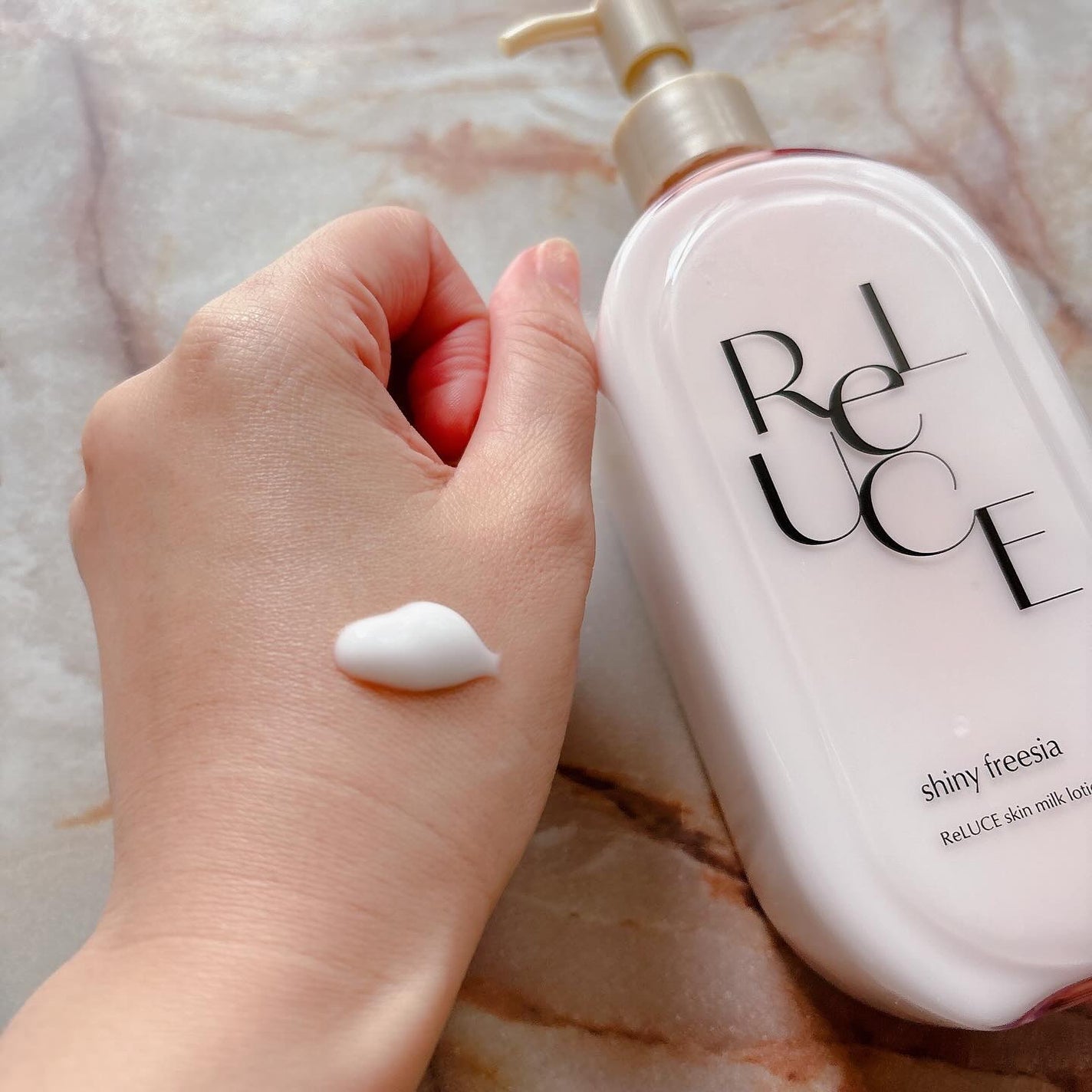 リルーチェ スキンミルクローション シャイニーフリージア/コスメテックスローランド/ボディローションを使ったクチコミ(3枚目)