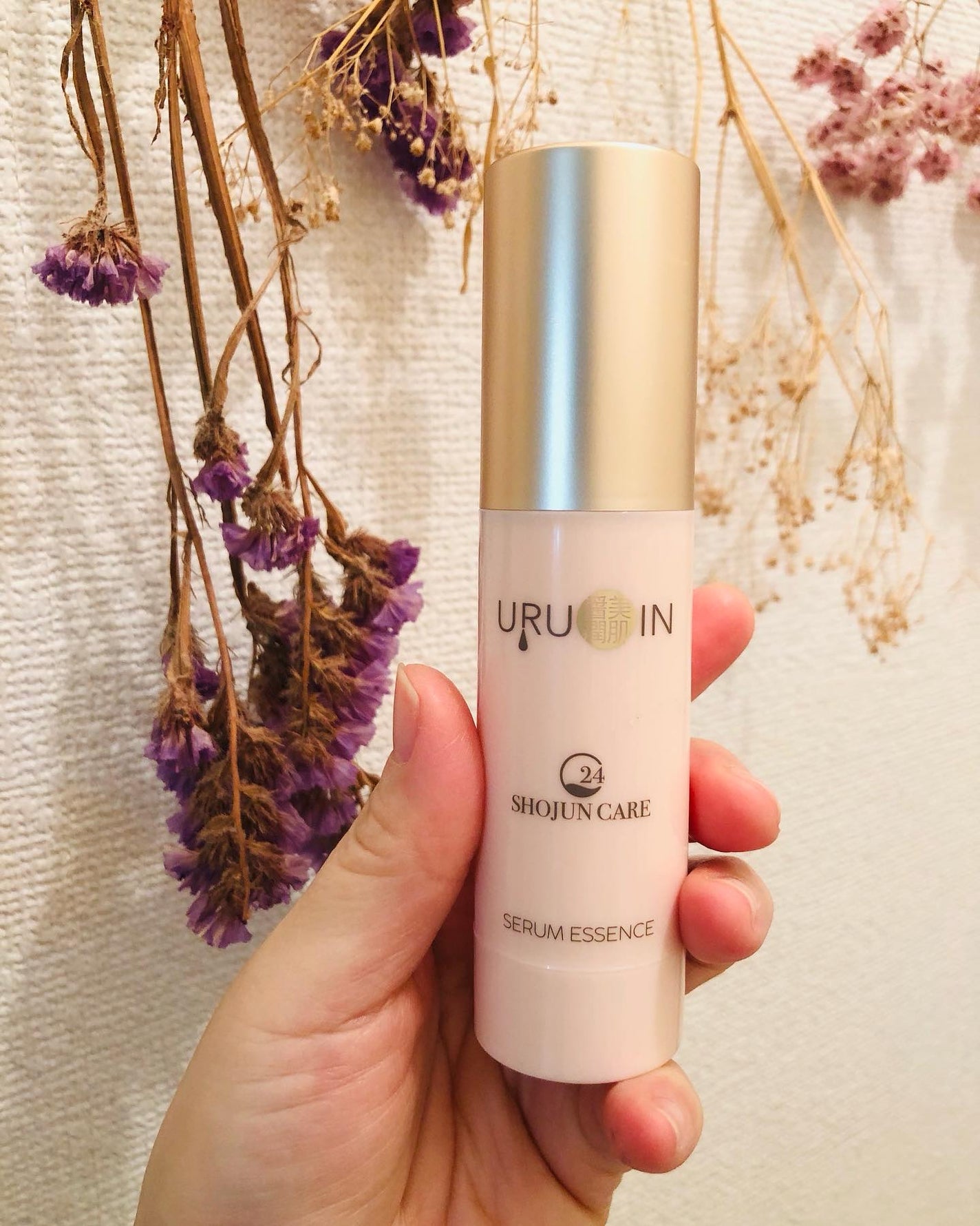 pinkumiria on LIPS 「ウルオインセラム美容液を使ってみました。蓋の部分がゴールドで可..」(1枚目)