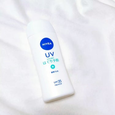 NIVEA
ニベアUV薬用ジェル

┈┈┈┈┈┈┈┈┈┈┈┈┈┈┈┈┈┈┈┈┈

消炎剤配合で、日やけ後のほてりを防ぐ薬用の日焼け止め。 
⁡
⁡
ひんやり感のあるジェルはみずみずしくて伸びが良く、ほどよいしっとり感で軽いつけ心地‪‪✨

爽やかなフローラルハーブの香り𓂃🌿𓈒𓏸
⁡
ウォータープルーフじゃないので、いつも以上にこまめに塗り直したほうがいいんじゃないかなと思います‪‪𓂃𖤐⸒⸒⁡⁡

#ニベア #ニベアUV #ニベアUV薬用ジェル #提供 #日焼け止め #日焼け止め下地 #日焼け対策 #UVケア #プチプラコスメ #ドラコス の画像 その0