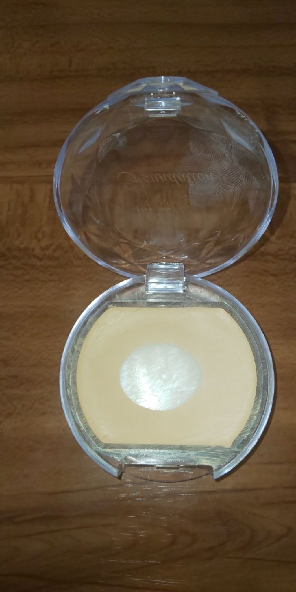 DAISO ミルキーファンデーションのクチコミ「底見えコスメです。
DAISOの200円商品ミルキーファンデーションです。
延びがよいので時間.....」（3枚目）