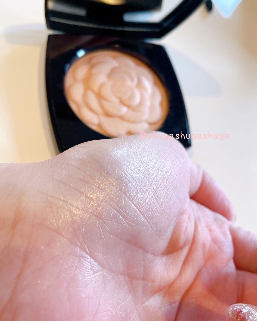 限定パウダーハイライト】レーヴ ドゥ カメリア ｜CHANELの人気色を