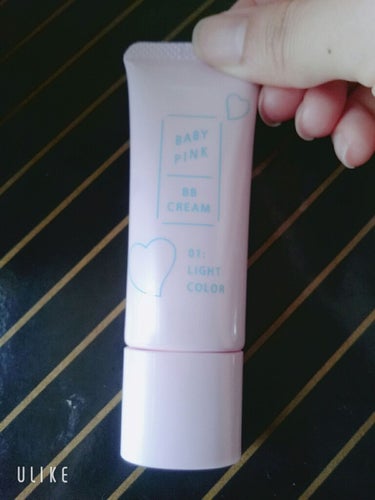 こんにちは(・∀・)ノ きょうはこちらの商品を紹介致します🙋

#ベビーピンクBBクリーム01ライトカラーです。
こちらは明るめ。化粧水のあとにすぐにつけれます。私は、
スキンケアの後日焼け止めを塗り、
