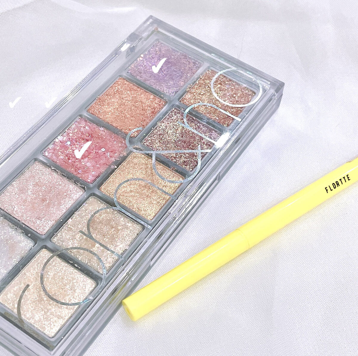 fade into hue/ColourPop/アイシャドウパレットを使ったクチコミ（3枚目）