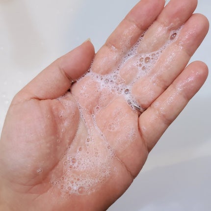 SOFINA 乾燥肌のための美容液洗顔料〈リキッド〉のクチコミ「少量の水で軽く泡立てるだけで使えるので楽チン♪
洗顔後の乾燥やつっぱりもなかったです。
◆S.....」(3枚目)