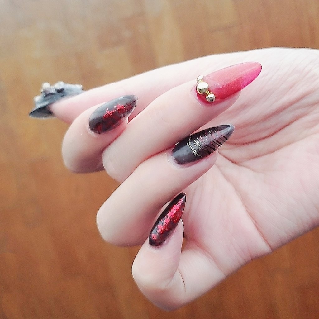 みみ出品 恋と深空概念ネイルチップ キャラネイルのネイルデザイン | ホイルフレーク｜MATIERE -【恋