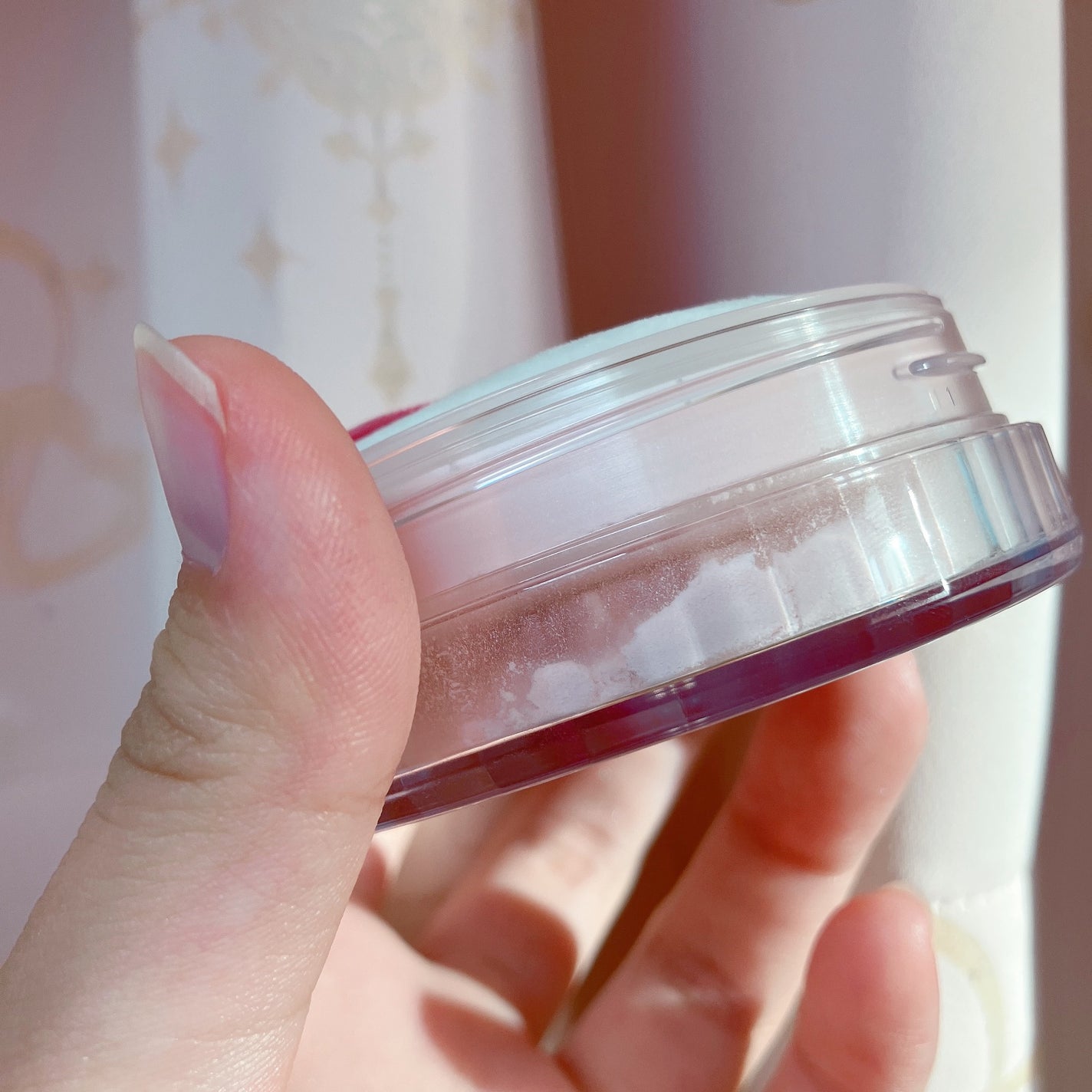 エモセラ モイストヴェールパウダー/ハウス オブ ローゼ/ルースパウダーを使ったクチコミ(4枚目)