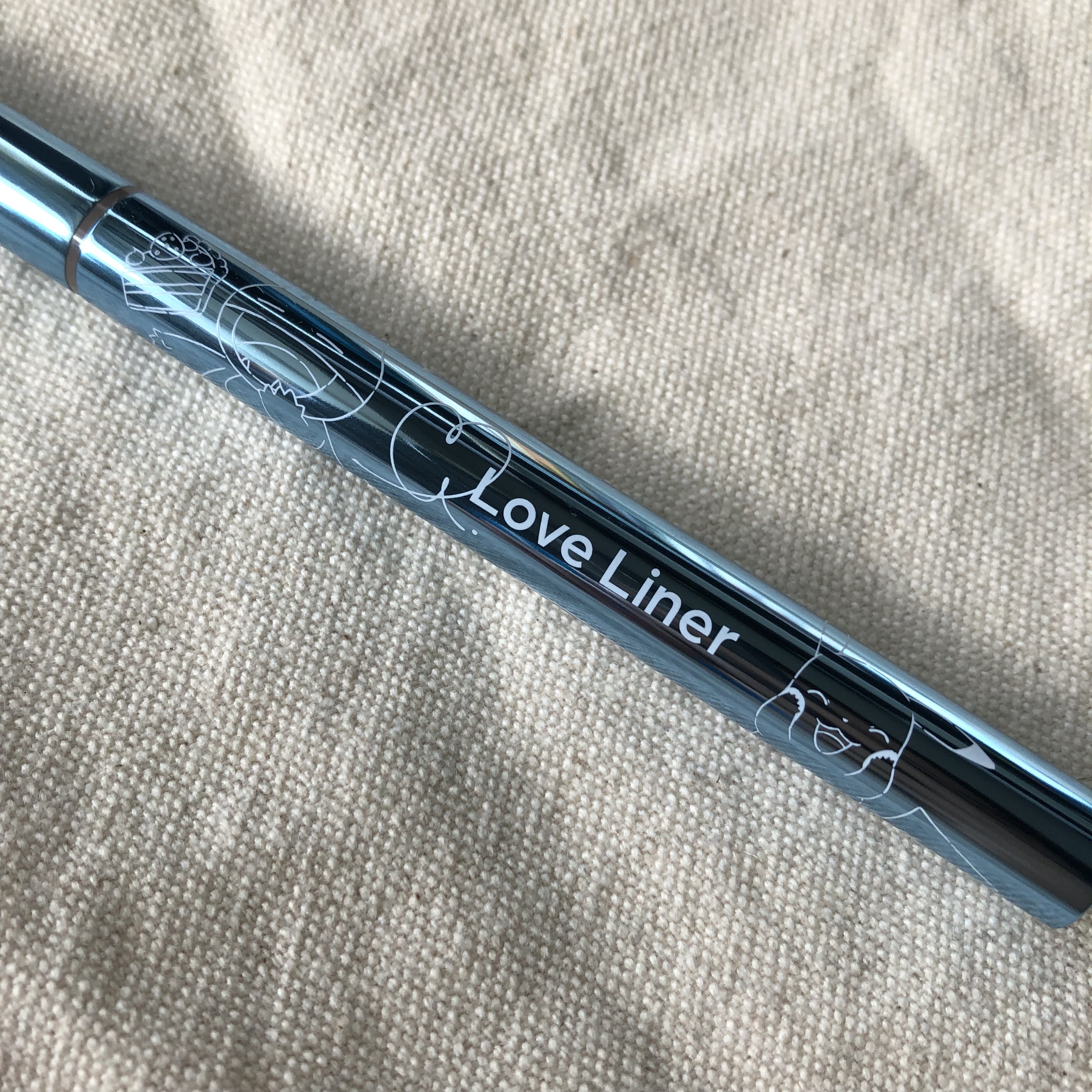 リキッドアイライナーR4 モカグレージュ（ポケモン限定デザイン）/ラブ・ライナー/リキッドアイライナーを使ったクチコミ（2枚目）