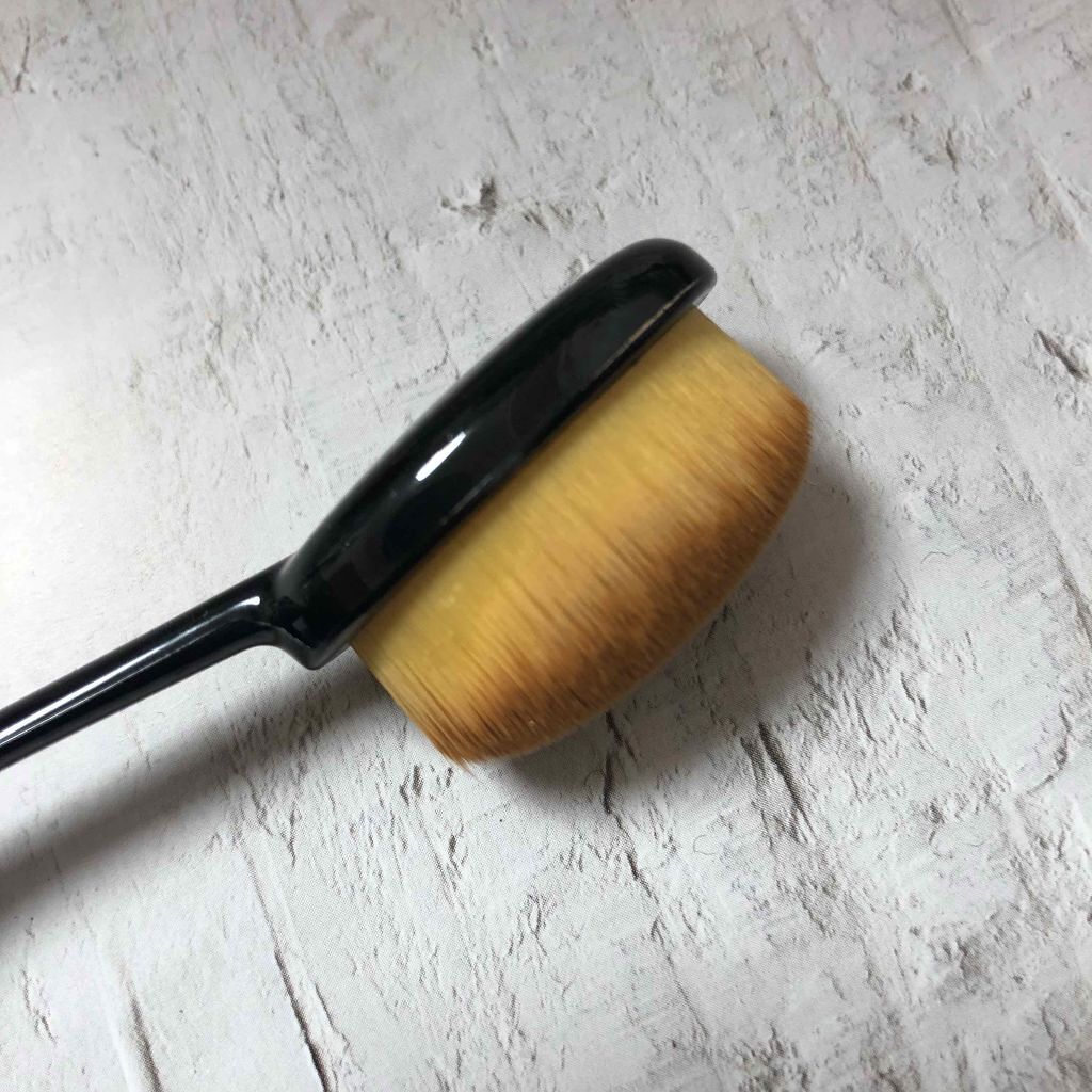 春姫ファンデーションブラシ(オーバル型)/DAISO/メイクブラシを使ったクチコミ（2枚目）